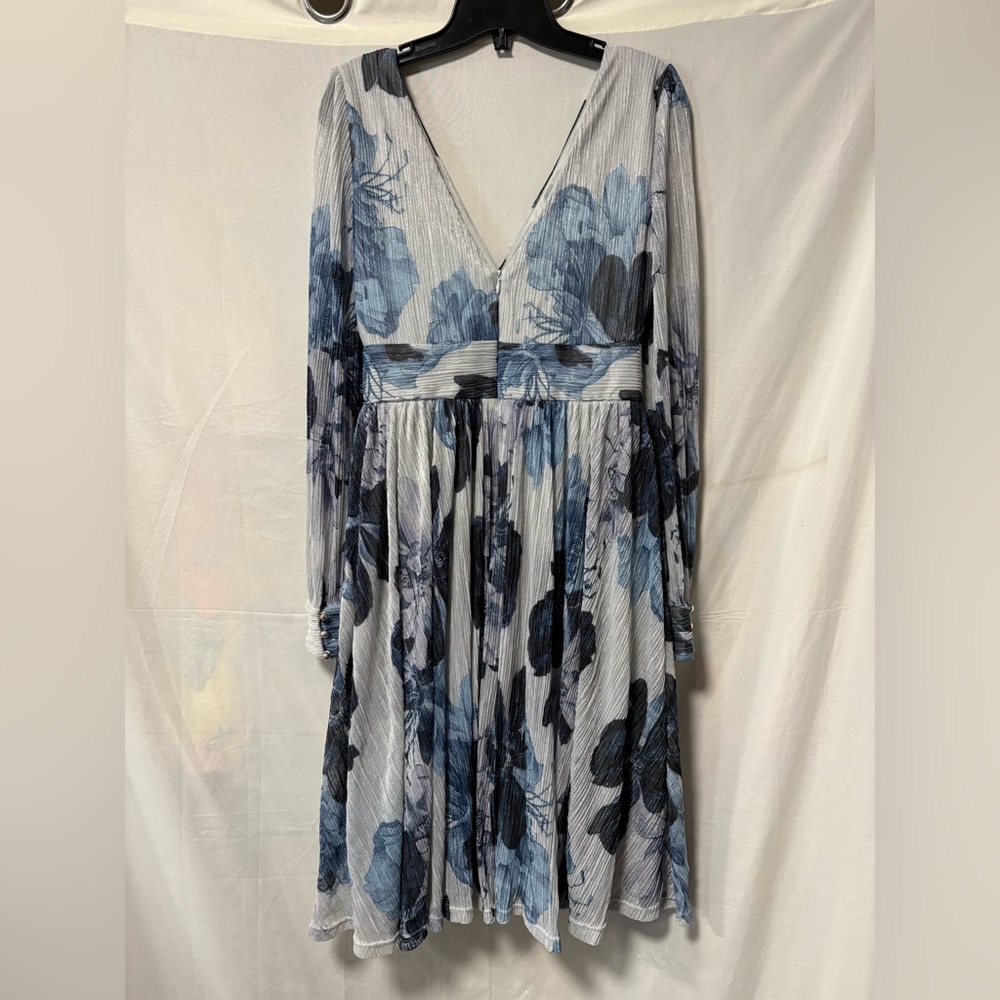 Le Chateau Metallic Floral Crinkle Dress Size Small - Picture 5 of 7